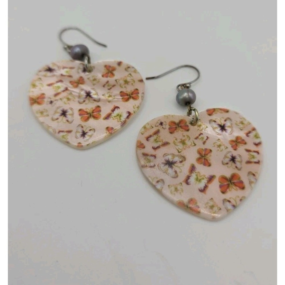 Vintage Heart Shaped Mother Of Pearl Shell Dangle Earrings Butterfly Pattern - Picture 11 of 13
